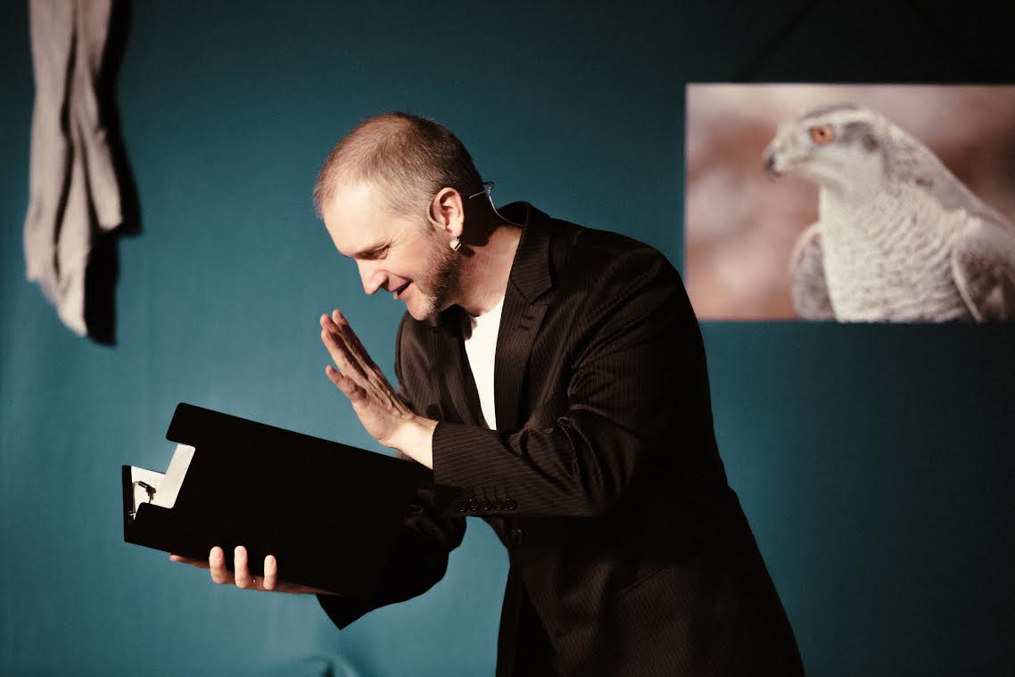 Edgars Lipors izrādē-lekcijā "Putni" // Publicitātes foto